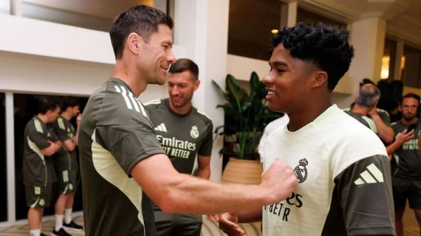 翻乐股 皇马官方：恩德里克已抵达美国与球队会合