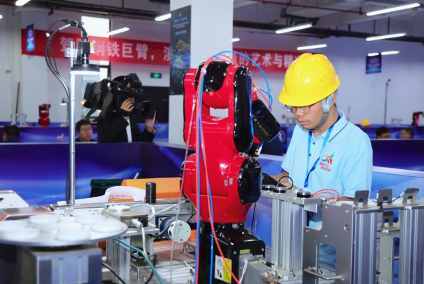 指南针股票 湖南省第二届职工数字化应用技术技能大赛暨女职工数字技能竞赛决赛开幕