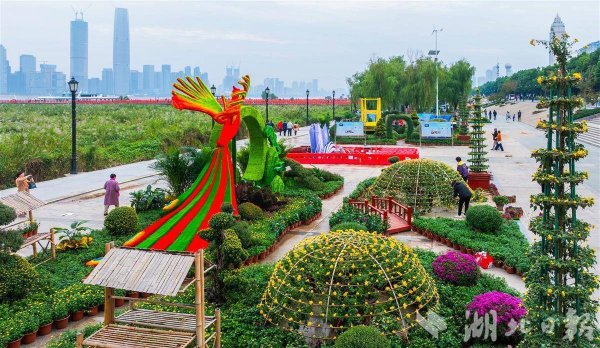 贵盈配资 武汉金秋菊展剧透！巴公房子、黄鹤楼菊花造型惊艳